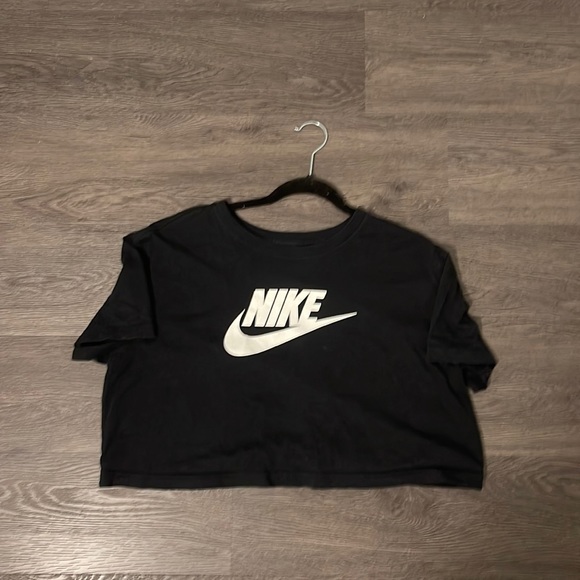 Nike Sportswear Essential Women's Cropped T-Shirt - Picture 2 of 2